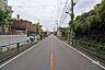 外観：物件の南側前面道路（西側から）［2026年8月27日撮影］