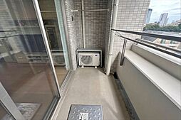 LDKに面した南側バルコニー。アウトポール設計で奥行きのあるバルコニーです。