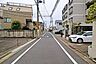 外観：物件の北東側前面道路（北側から）［2026年7月13日撮影］