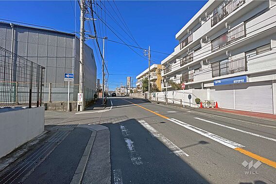 敷地南側前面道...