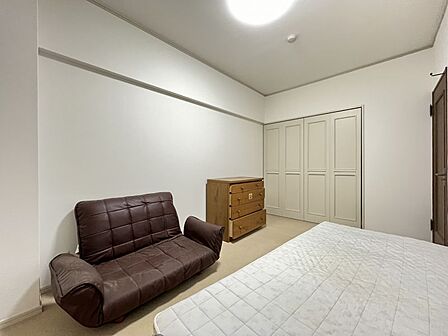 部屋ごとに設けた収納は住みやすさへのこだわり！つい増えてしまう家族の思い出の品もしまっておけますね。