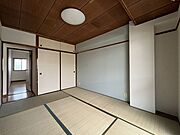 あると嬉しい和室◎来客時やお子様の遊び場としても重宝しそうです。