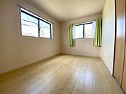 木の温もりがやさしいフローリングのお部屋です。