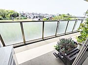 広々としたバルコニーには洗濯物もたくさん干せます！