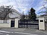周辺：第一中学校まで　712m　徒歩約9分　教育目標「健康な生徒　自ら学ぶ生徒　心豊かな生徒」