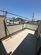 ルーフバルコニー　洗濯物・お布団など気持ち良く干せます。