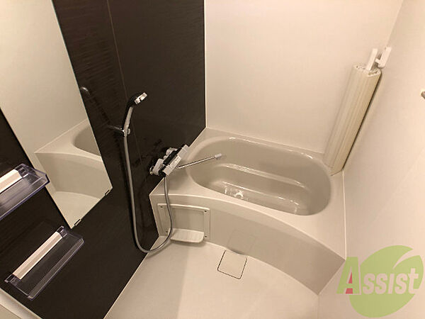 画像4:浴室は狭すぎず、シャワーも浴びやすそうです。
