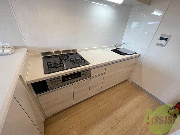 画像5:キッチンはガスコンロ3口付で調理スペースも広いですね。