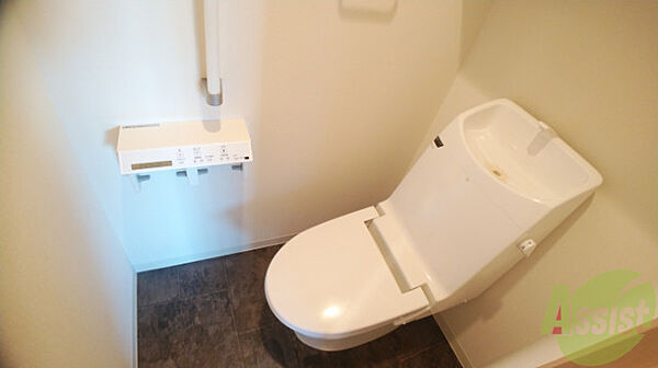 画像11:温水洗浄機能付きのトイレです。きれいで落ち着ける空間。