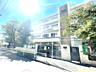周辺：港区立南山小学校（約380m）
