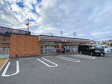 セブンイレブン寝屋川宇谷町店 450m