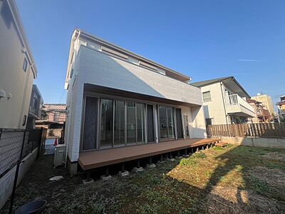 外観：交わされる言葉、もたらされるたくさんの笑顔、経る年月と共に紡がれていく記憶、時を楽しむこの場所は、光に溢れ豊かな時が刻まれる場所。新しい場所で新しい生活を、過ごす時間の喜びを味わってほしいです。