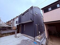 緑と共存する開放的な風景の中の限定1邸