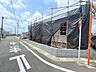 外観：前面道路含む現地写真