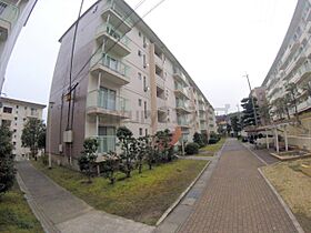 中山五月台8号棟  ｜ 兵庫県宝塚市中山五月台5丁目（賃貸マンション2LDK・3階・61.00㎡） その1