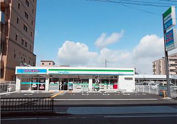 画像29:【コンビニエンスストア】ファミリーマート 川西能勢口駅北店まで218ｍ