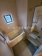 清潔感のある追焚き付きバスルーム