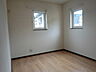 その他：ベッドルームも窓が多く明るいお部屋です。