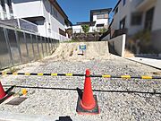 第一種低層住居専用地域の閑静な住宅地内　現地正面から