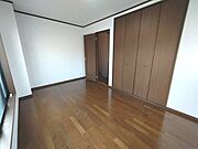 7.5帖の洋室　フローリングは掃除がしやすく清潔感を保てます
