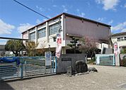 交野市立郡津小学校（874m）
