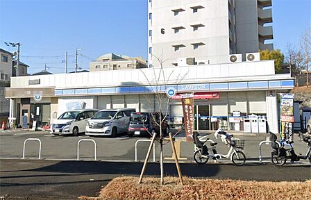 ローソン 香里ヶ丘さくら通り店(585m)