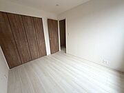 南側バルコニーに面した洋室5.25帖
