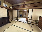 隣接した和室の扉を開けると開放感があります♪