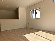 （類似の仕様：2号棟）お部屋が明るく見えるフローリングです♪