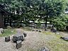 その他：岩でできたいすや机もあるので、お庭でゆっくりできそうですね♪