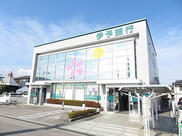 画像18:伊予銀行味生支店 700m