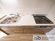 嬉しい3口コンロ。ビルトイン食器洗浄機の為場所を取らず忙しい朝も快適になります。