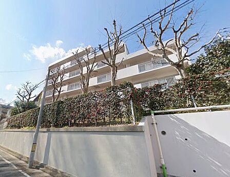 全棟総戸数148戸のビッグコミュニティ。喧噪を離れた環境に佇む本マンションは、都市では得がたい開放感のあるお楽しみいただけます。