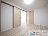 洋室：独立したお部屋として利用しても良し。引き戸を開け放してリビング空間の延長として利用しても良いですね。