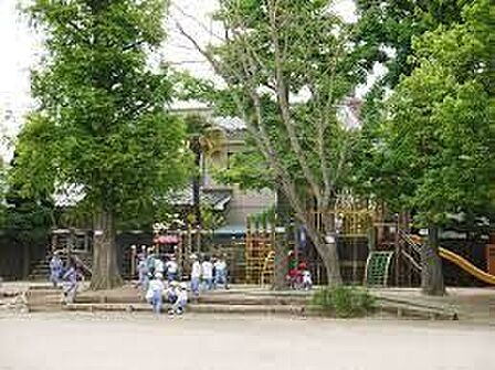 東岡幼稚園 徒歩8分。 550m