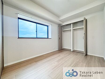 多目的に活用できる洋室は、家族構成やライフスタイルの変化にも対応。居室として幅広く使えます。