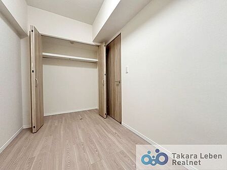 収納付きで使い勝手の良い洋室。子ども部屋として、生活スタイルの変化にも柔軟に対応できます。