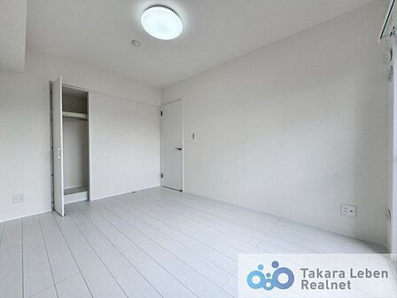 ベッドやデスクを置いてもゆとりがある広さ。インテリアのレイアウトもしやすく、過ごしやすい空間を作ることができます。