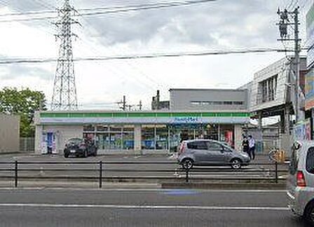 ファミリーマート中野栄駅前店 徒歩3分。 180m