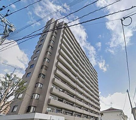 洗練されたフォルムと柔らかな印象を併せ持つ外観デザイン。街並みに自然と溶け込みながら、居住者様を優しく迎え入れます。