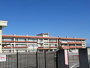 塚沢小学校まで260ｍ