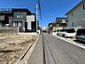外観：前面道路は約4.9ｍございますので、毎日のお車の出し入れもストレスなく行えます。（2026年4月撮影）