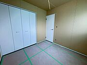 居室には収納スペースが豊富なため、シンプルですっきりとした暮らしが実現できます。（2026年5月撮影）