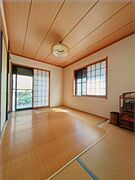 リビング続き間の和室はお子様を遊ばせるスペースとしても重宝します。