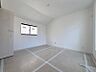 寝室：日々の疲れを癒してくれる主寝室。自由度が高いので家具のレイアウトでお好みの空間を創りだせます。（2026年8月撮影）