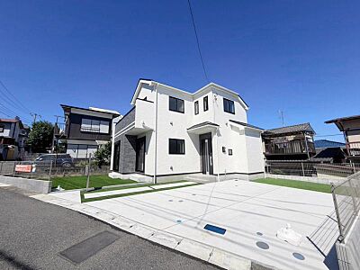 外観:街に溶けこみ美しい景観を生み出すこの邸宅は採光や風通しまで考え抜いて造りあげました。 外観:街に溶けこみ美しい景観を生み出すこの邸宅は採光や風通しまで考え抜いて造りあげました。