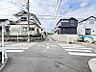 その他：前面道路は整備されており、落ち着いた住宅街に位置しています。（2026年9月撮影）