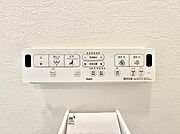 ■温水洗浄で快適、清潔感が保たれるシャワートイレ