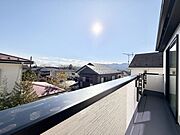 1号棟  ■ 季節の移ろいを感じられる開放的な空間です