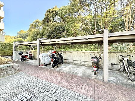 ■移動手段の選択肢が広がる、便利な駐輪場付きの住まいです